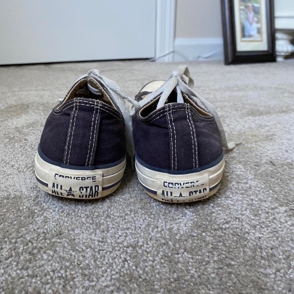 Limited edition dark navy low top Converse w/ gold prongs - size womens 8 - Picture 2 of 4